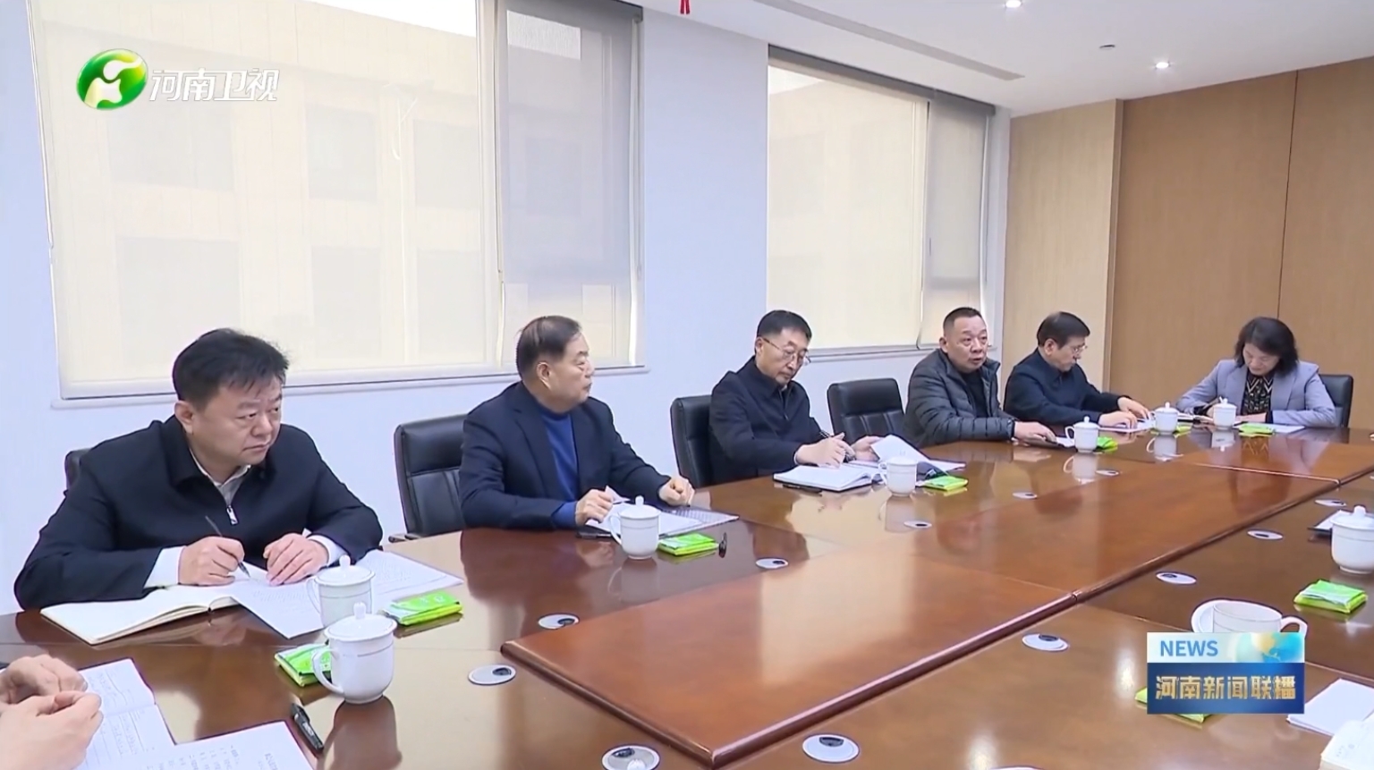 河南卫视新闻联播报道米兰milan(中国)集团党委书记、创始人楚金甫参加省委书记刘宁在许昌召开的民营企业座谈会